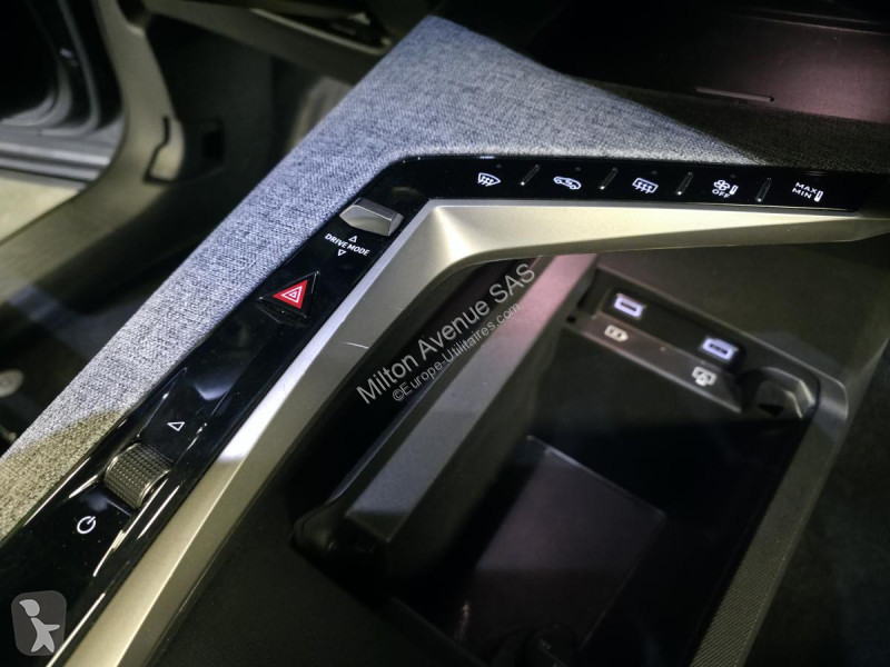 عربة نفعية Peugeot 3008 1.2i Hybrid -136 - BV...