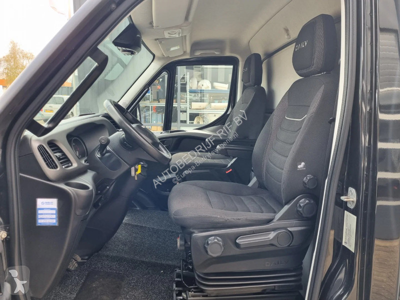 Samochód dostawczy Iveco 40C18 3.0D Koffer GVW...