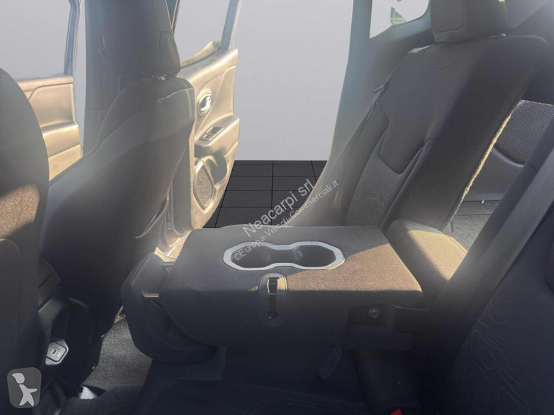 عربة نفعية Jeep