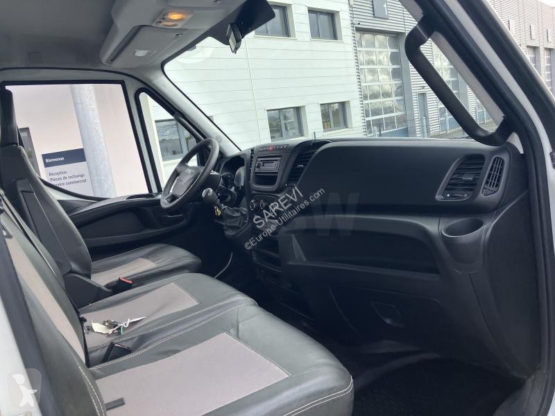 Véhicule utilitaire Iveco 35-150 BENNE COFFRE