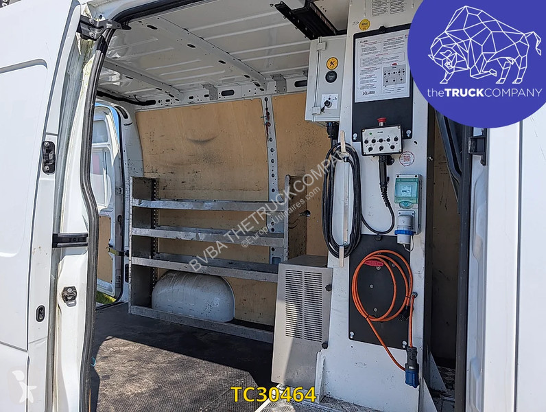 Samochód dostawczy Renault 145.35 nacelle klubb