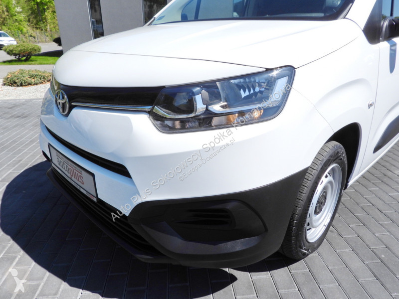 Véhicule utilitaire Toyota CITY