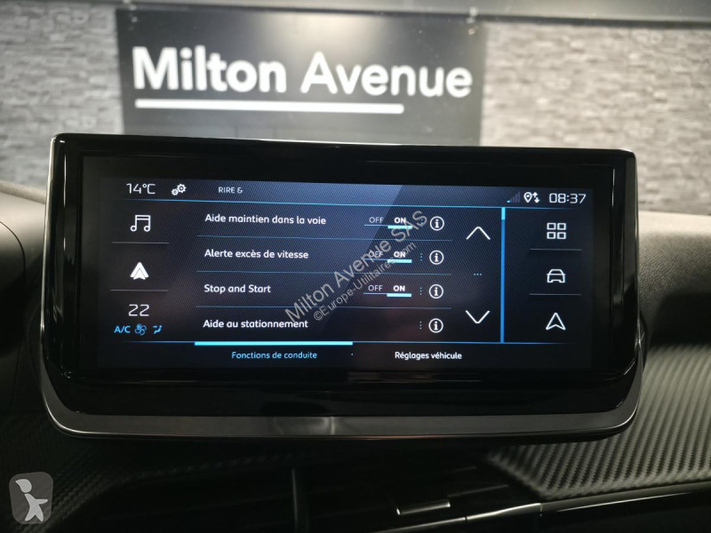 Véhicule utilitaire Peugeot 2008 1.2i Hybrid -...