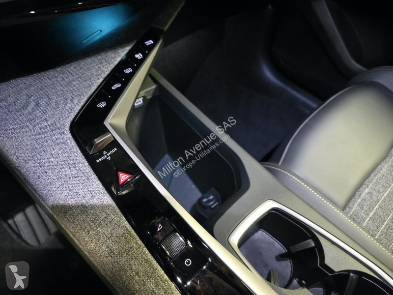 عربة نفعية Peugeot 5008 1.2i Hybrid -136 - BV...