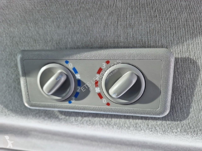 Véhicule utilitaire Renault TRAFIC