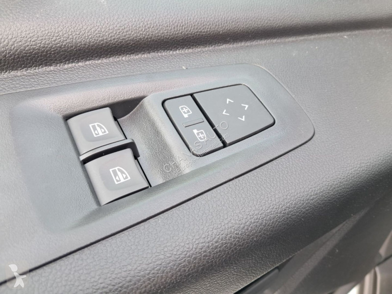 Véhicule utilitaire Nissan 3T5 2L 150...