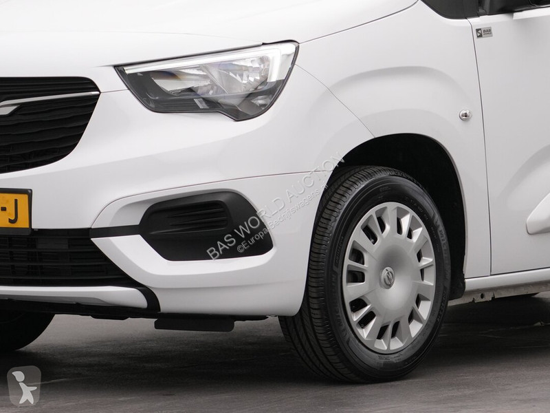 Лекотоварен автомобил Opel 110pk