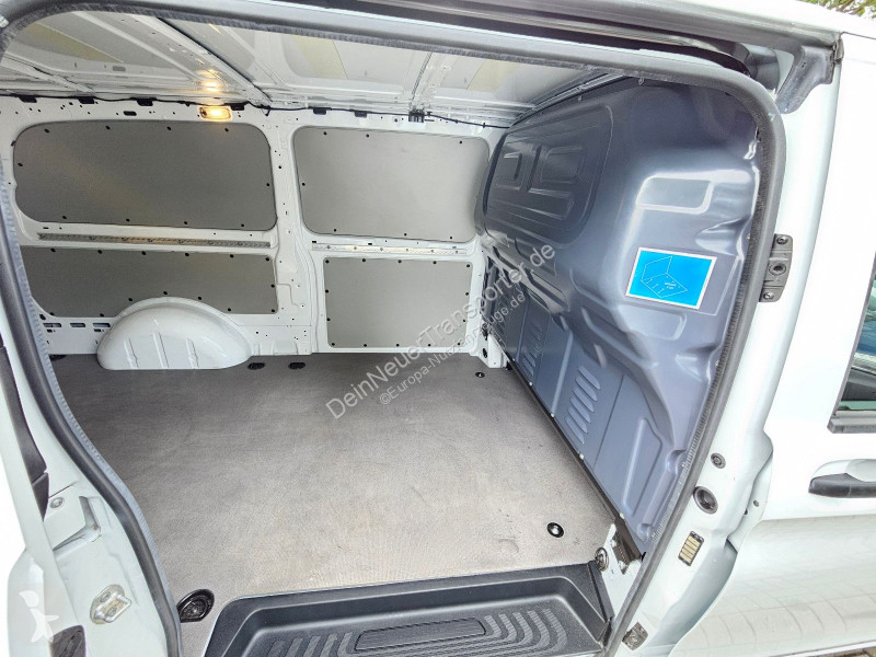 Mercedes Vito...