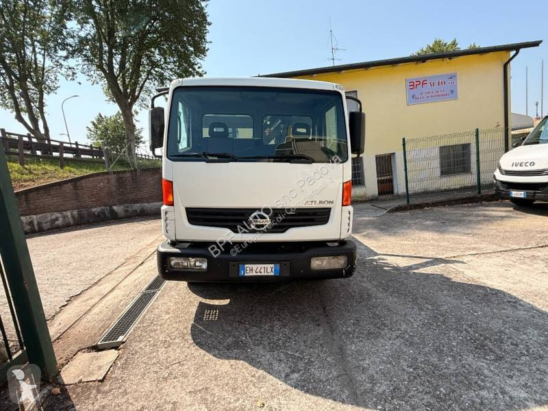 Samochód dostawczy Nissan