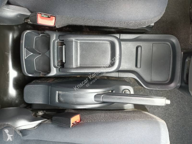 Véhicule utilitaire Nissan