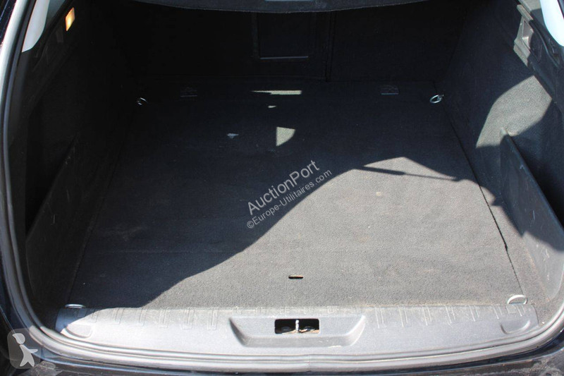 عربة نفعية Peugeot