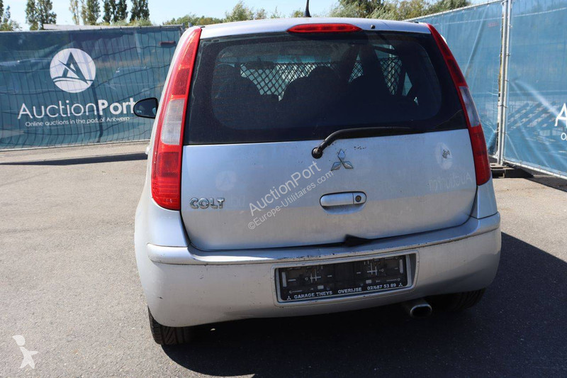 Samochód dostawczy Mitsubishi