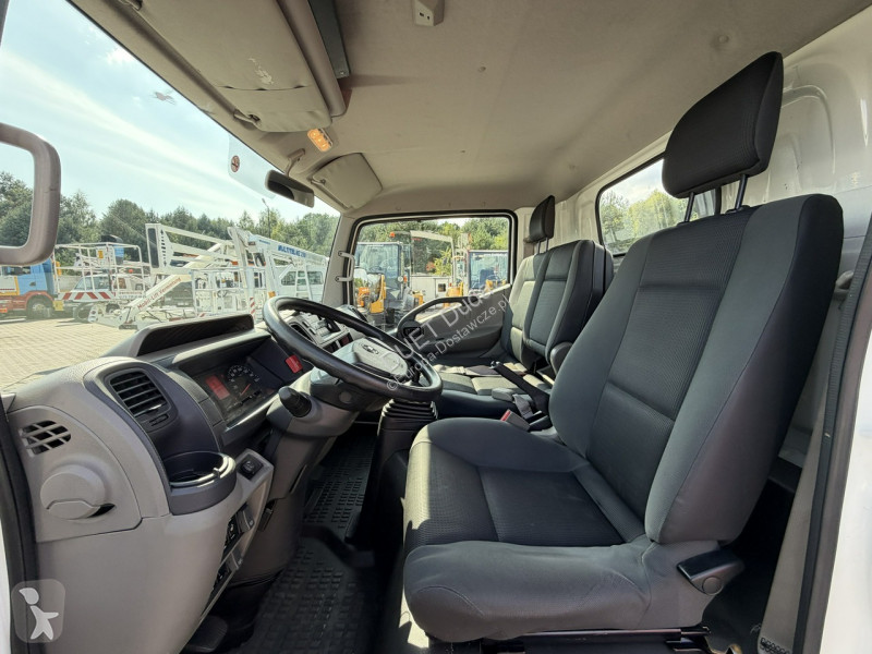 Véhicule utilitaire Nissan