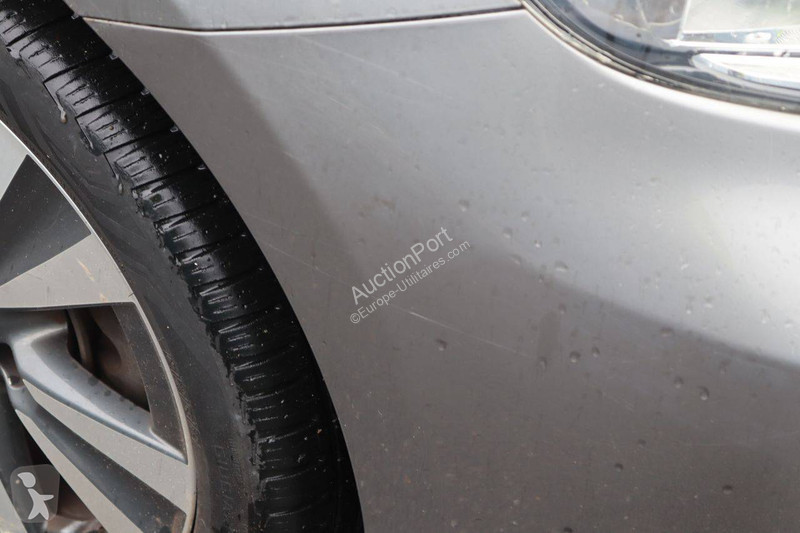 Véhicule utilitaire Nissan