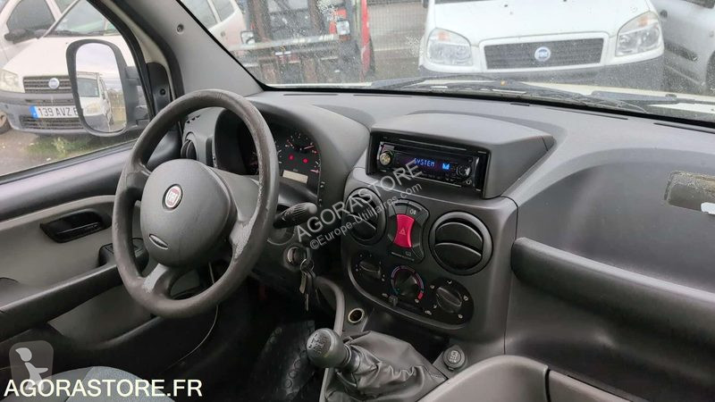 Véhicule utilitaire Fiat DOBLO