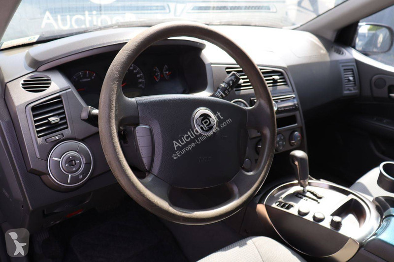 Véhicule utilitaire Ssangyong M200 2WD AUT. HR