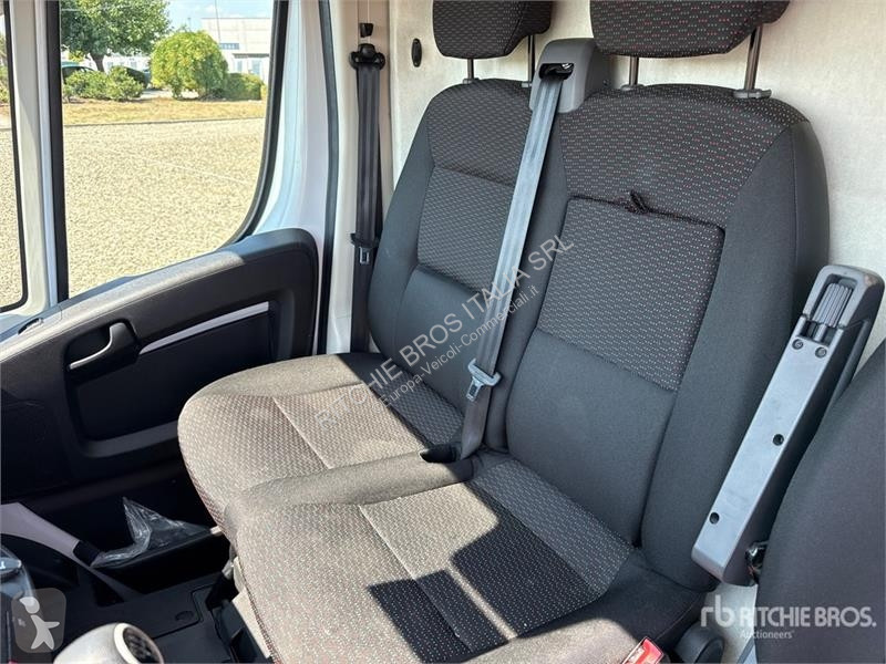 Véhicule utilitaire Opel 2.2