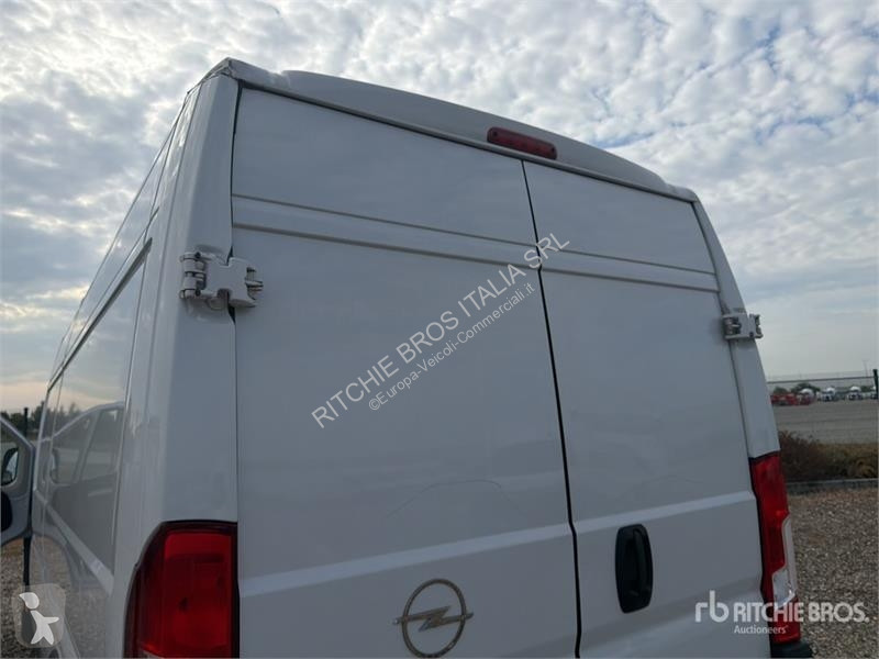 Véhicule utilitaire Opel 2.2