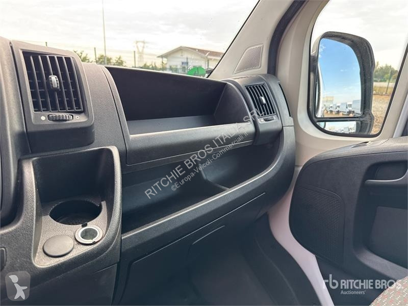 Véhicule utilitaire Opel 2.2