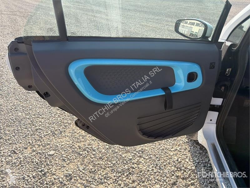 Коммерческий автомобиль  XEV Yoyo Electric...