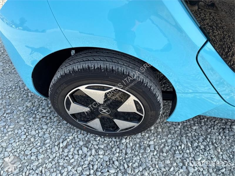 Лекотоварен автомобил  XEV Yoyo