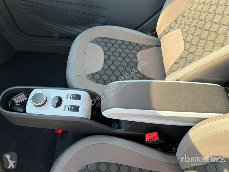 Лекотоварен автомобил  XEV Yoyo
