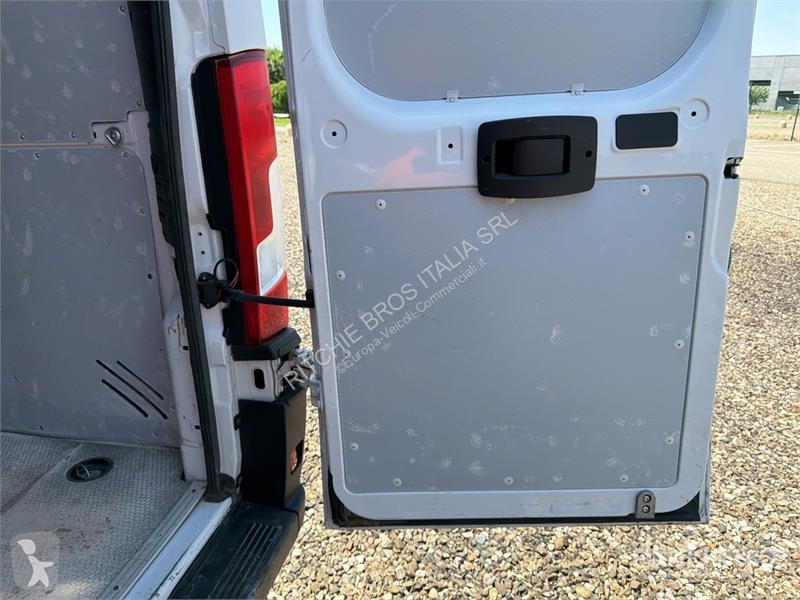 Véhicule utilitaire Opel 2.2 103 KW KA L4H2