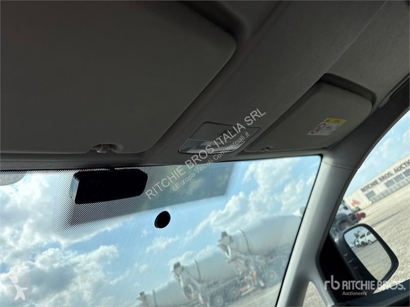 Комерційні автомобілі Volkswagen Cargo Van