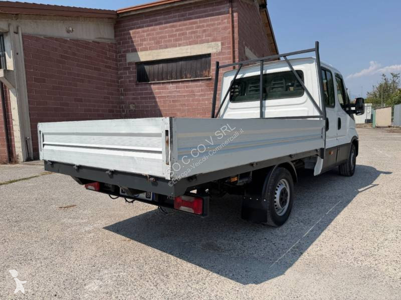 Лекотоварен автомобил Iveco 35S12