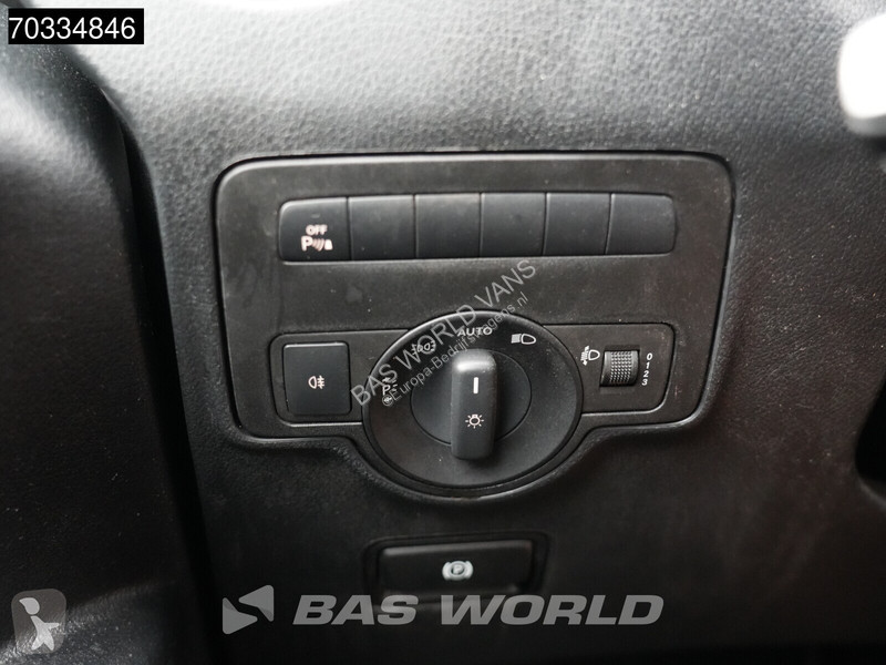 Лекотоварен автомобил Mercedes 114 Automaat...