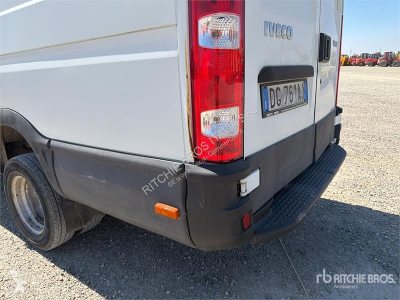 Furgoneta Iveco 35C15 Cargo Van