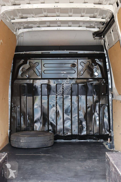 Iveco  35C14 van