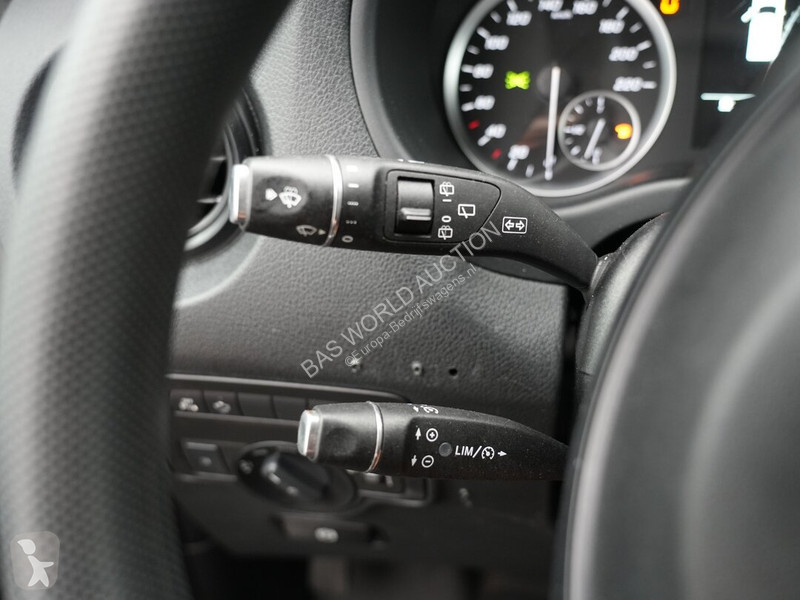 Bedrijfswagen Mercedes 116