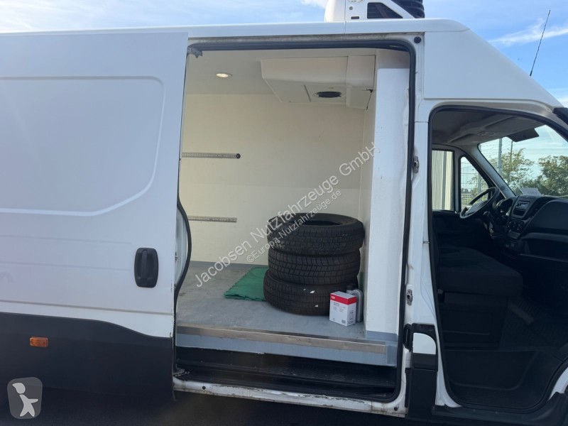 Véhicule utilitaire Iveco 35s15 Carrier Xarios...