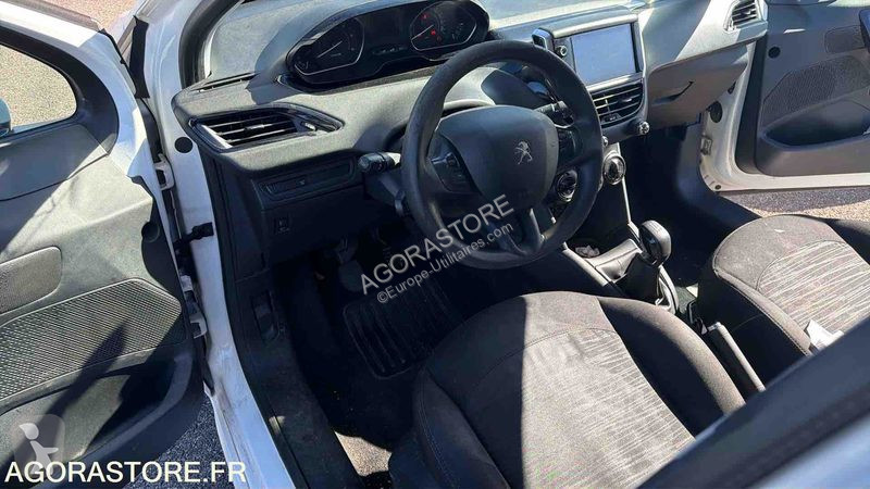 Samochód dostawczy Peugeot 208