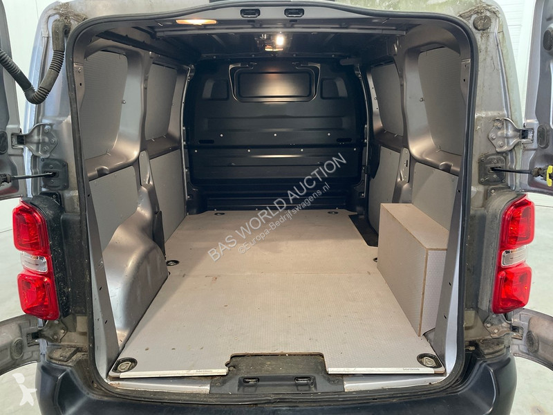 Autoutilitară Peugeot 2.0 BlueHDI 120 Standard...