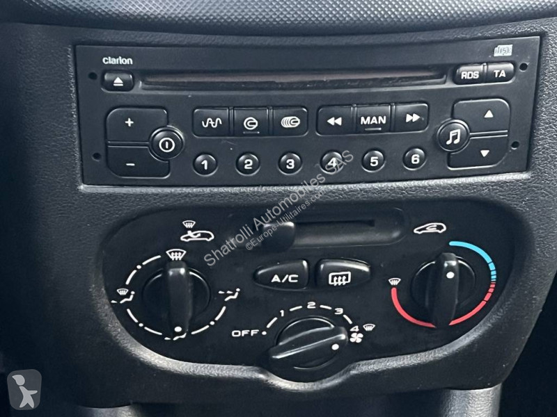 Autoutilitară Peugeot 1.1 i 60ch 4cv 5Portes...