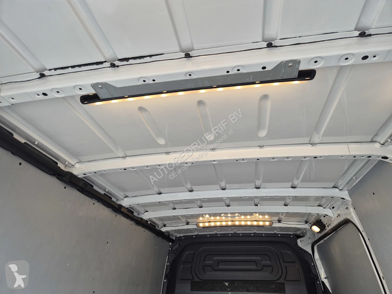 Véhicule utilitaire Mercedes 316 CDI/ L2H1/Aut/...
