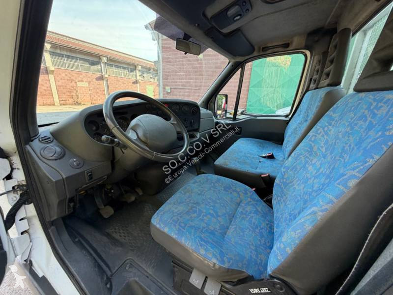 Véhicule utilitaire Iveco 35C09