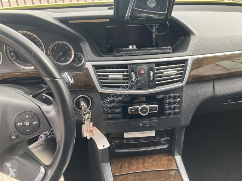 Véhicule utilitaire Mercedes Diesel E- CDI WITH...