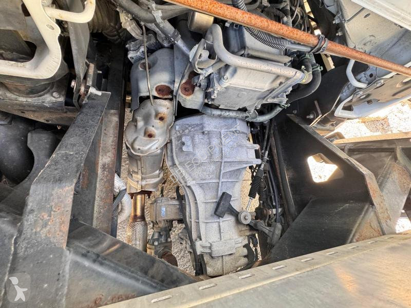 Véhicule utilitaire Nissan Camion nacelle 20m...