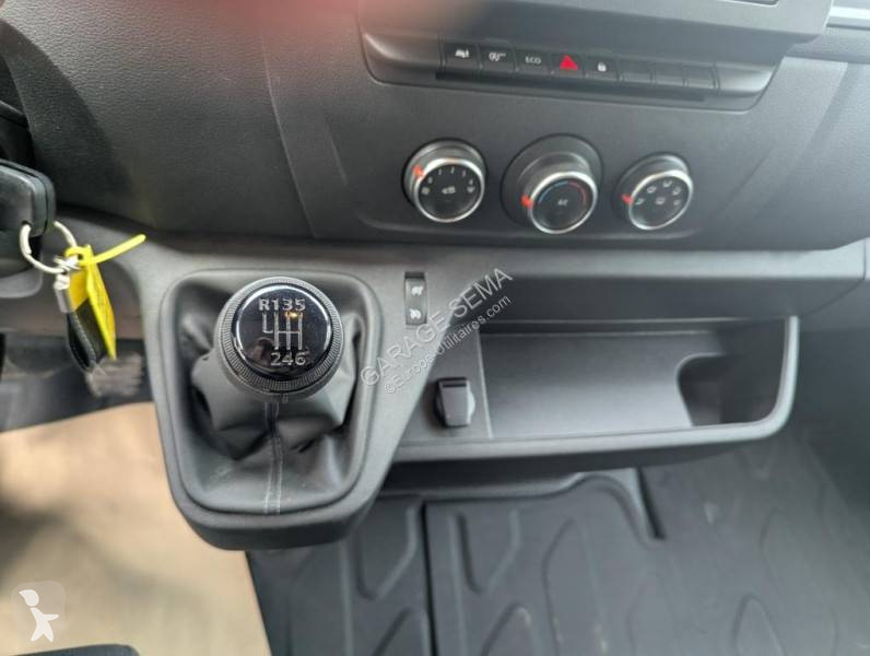 Véhicule utilitaire Renault 2.3 DCI 145
