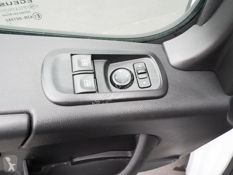 Véhicule utilitaire Renault 145PK