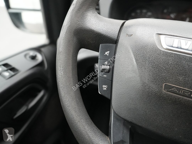 Véhicule utilitaire Iveco 35S21