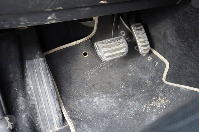 Véhicule utilitaire Land Rover D180 Sport