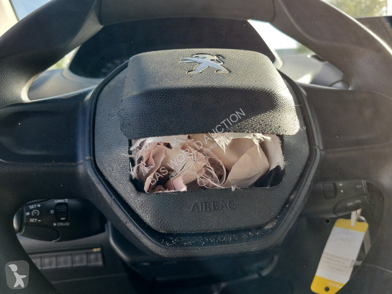 Véhicule utilitaire Peugeot 76pk