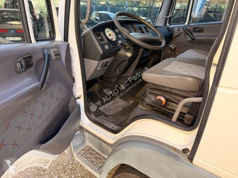 Nissan 120.35 van
