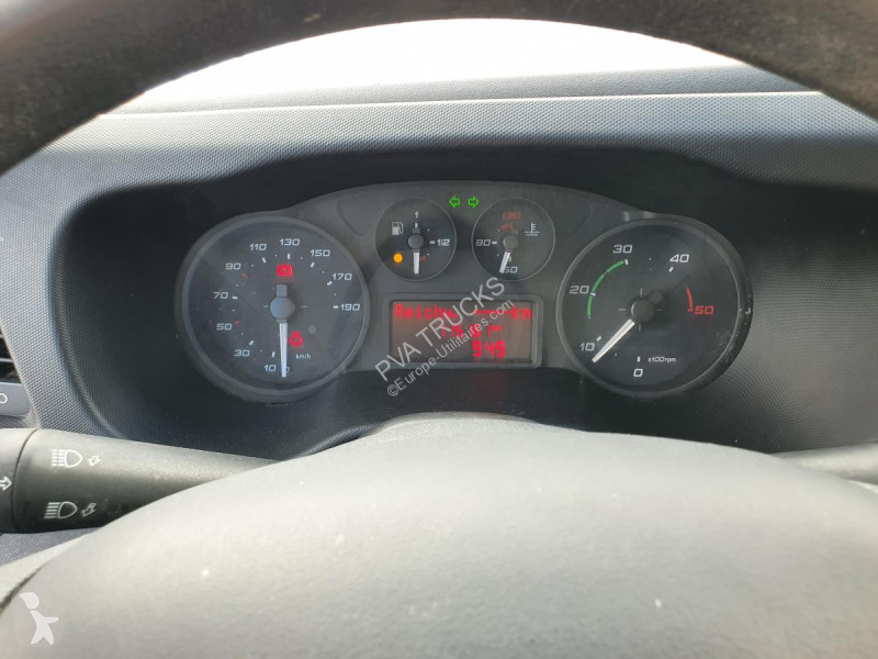Véhicule utilitaire Iveco FGN 35 S 13 V12 H2...