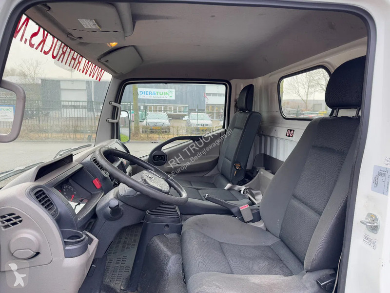 Véhicule utilitaire Nissan 35.12 + ISOLI 21...