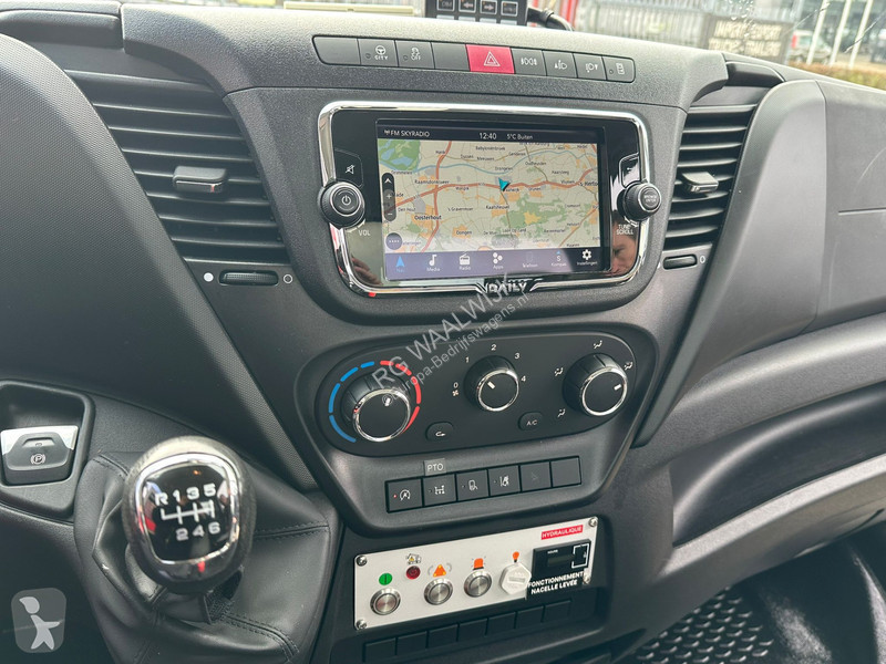Véhicule utilitaire Iveco 35S14 APK 29-08-2026,...